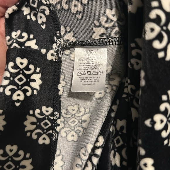 LOFT BLACK WHITE FLORAL TOP SZ XS CAREER EVERYDAY DATE NIGHT SOFT COMFORTABLE - Picture 10 of 10